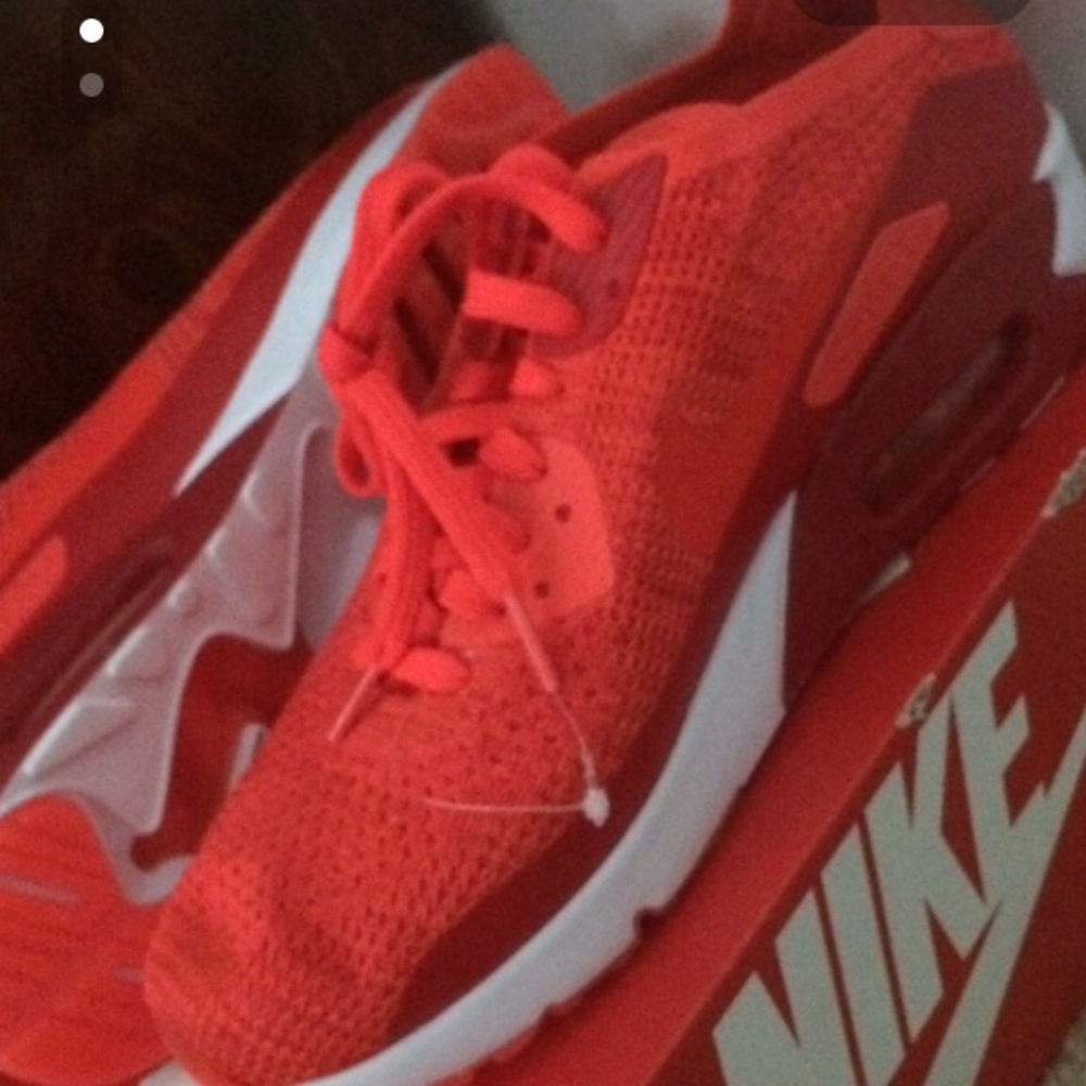 Red air max 90’s